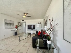 144 Farnham F in Deerfield Beach, FL - Building Photo