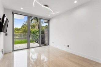 4230 NW 17th Ave in Boca Raton, FL - Building Photo - Building Photo