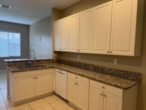 329 SW Otter Run Pl in Stuart, FL - Foto de edificio - Building Photo