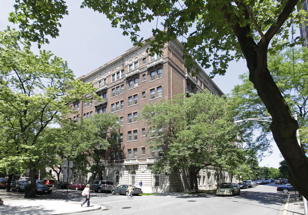 Shore Crest Apartments in Chicago, IL - Building Photo