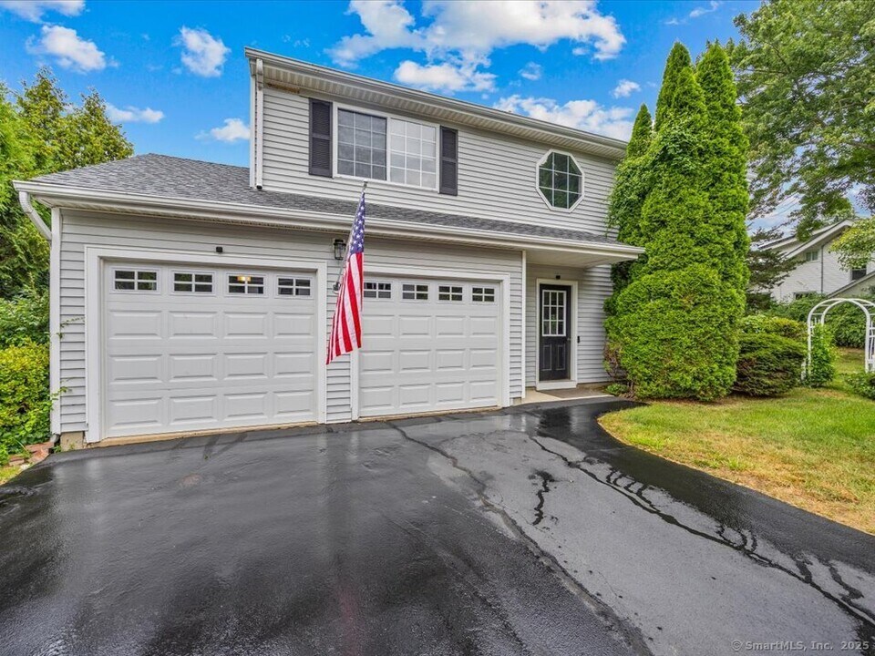 3 Apple Way in Madison, CT - Building Photo