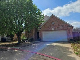 611 Ashbrook Ct in Euless, TX - Building Photo