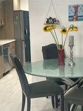 301 Bonaventure Blvd in Weston, FL - Building Photo - Building Photo