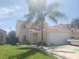 1024 Dahlia Ct S in Hemet, CA - Building Photo