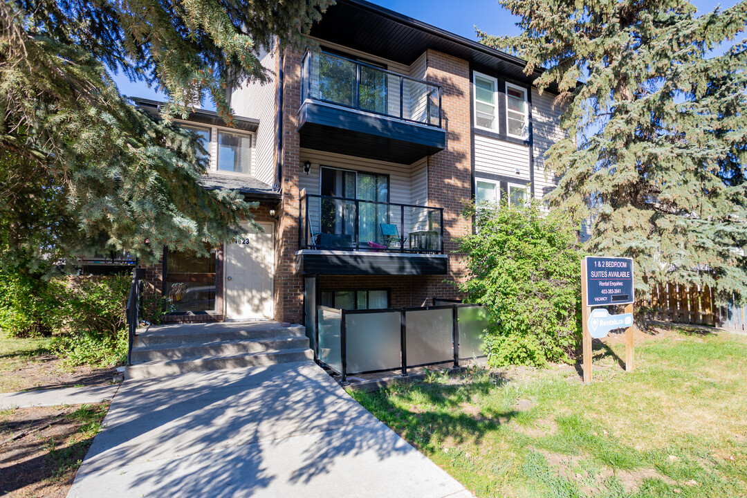 4623 73 St NW in Calgary, AB - Building Photo