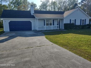 111 Glenwood Dr in Hubert, NC - Building Photo - Building Photo