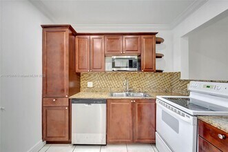 126 S Cypress Rd in Pompano Beach, FL - Building Photo - Building Photo