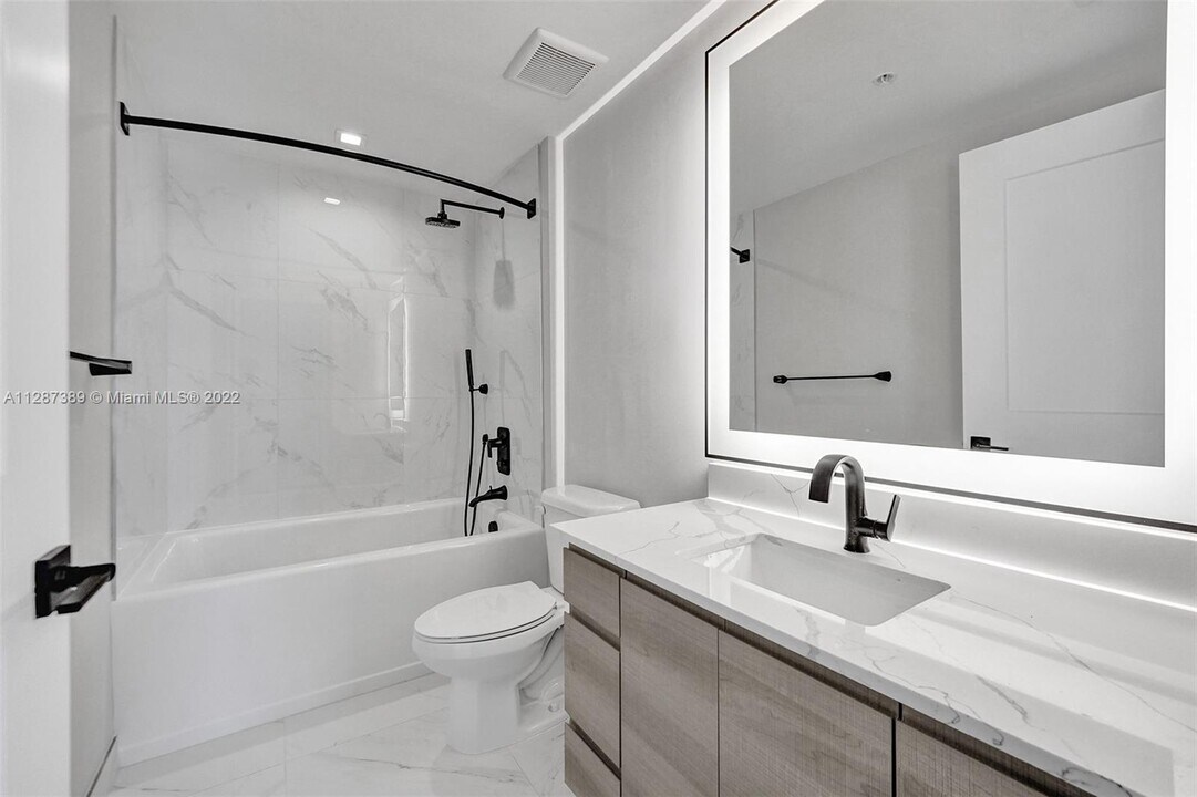 419 SE 2nd St-Unit -PH3 in Fort Lauderdale, FL - Building Photo