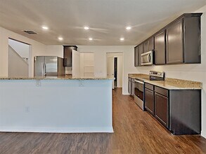 1114 Brenton Leaf Dr in Ruskin, FL - Building Photo - Building Photo