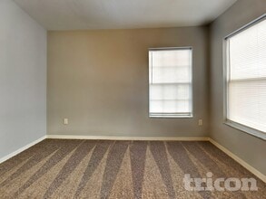 8405 Quarter Horse Dr in Riverview, FL - Foto de edificio - Building Photo