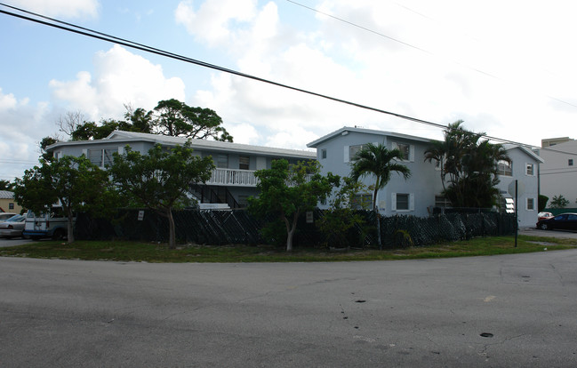 1220 Miami Rd in Fort Lauderdale, FL - Building Photo - Building Photo