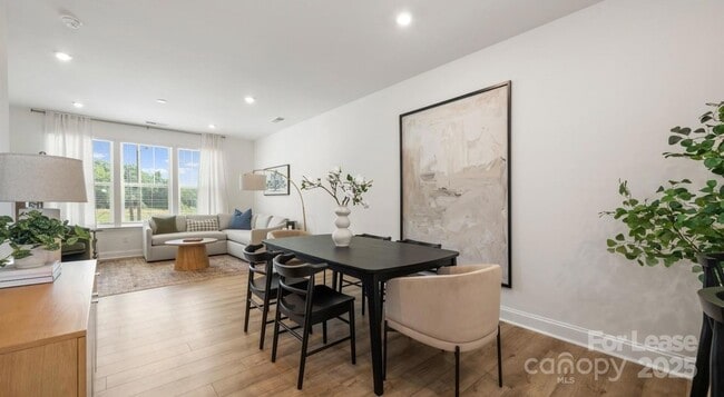 2635 W Trade St in Charlotte, NC - Foto de edificio - Building Photo