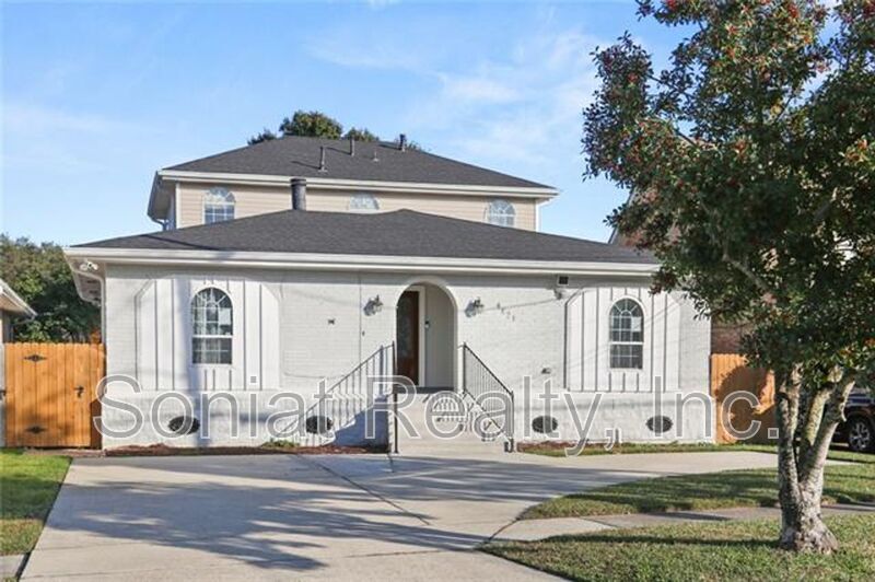 4421 Lakewood Dr in Metairie, LA - Building Photo