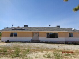 33825 121st St E in Pearblossom, CA - Building Photo
