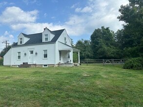 36 Washington Ave in Woodbury, CT - Building Photo - Building Photo