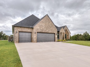 8215 Waxwing Way in Guthrie, OK - Building Photo - Building Photo