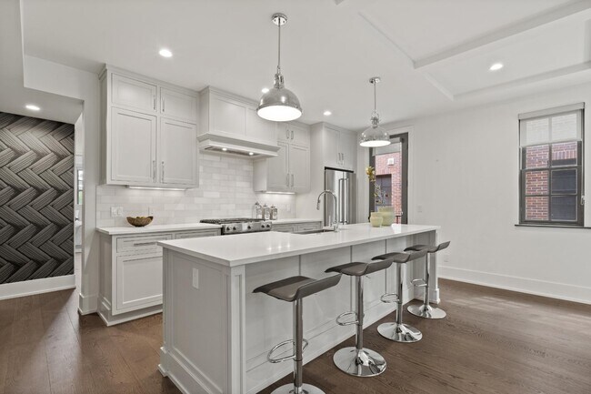 932 W Eleven Mile Rd in Royal Oak, MI - Building Photo - Building Photo