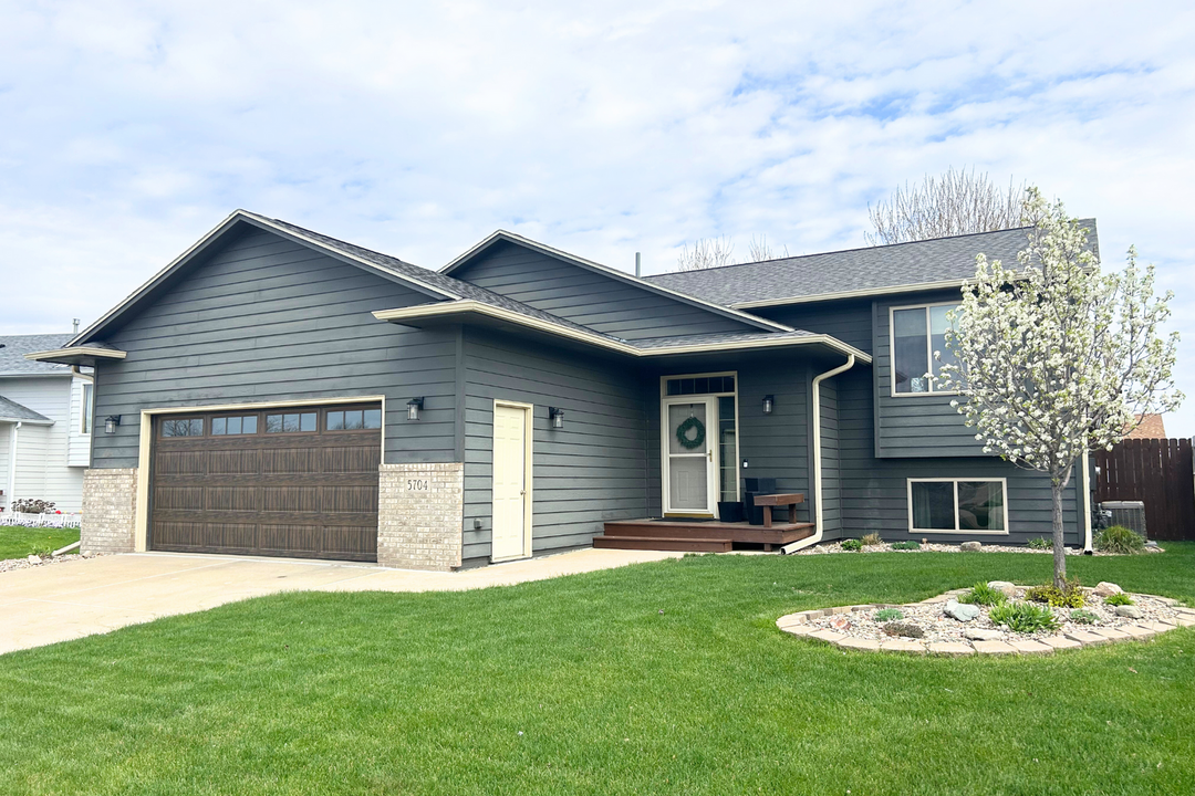 5704 S San Diego Ave in Sioux Falls, SD - Building Photo