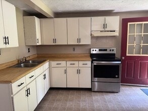 6 Oak Ridge Rd in Lunenburg, MA - Building Photo - Building Photo