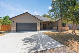 118 Waimanalo Ln in Bastrop, TX - Building Photo - Building Photo