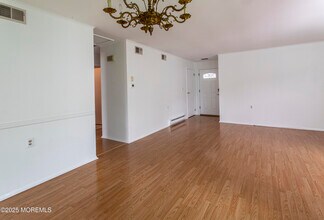 73 Buckingham Dr in Manchester Township, NJ - Building Photo - Building Photo