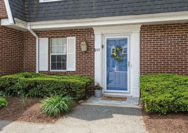 107 Erin Rd in Stoughton, MA - Building Photo - Building Photo