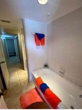 9000 Bissonnet St, Unit 307 in Houston, TX - Building Photo - Building Photo