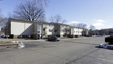 Landmark Apartments in Peoria, IL - Building Photo - Building Photo