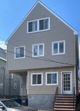 5 Lowden Ave, Unit A in Somerville, MA - Building Photo - Building Photo