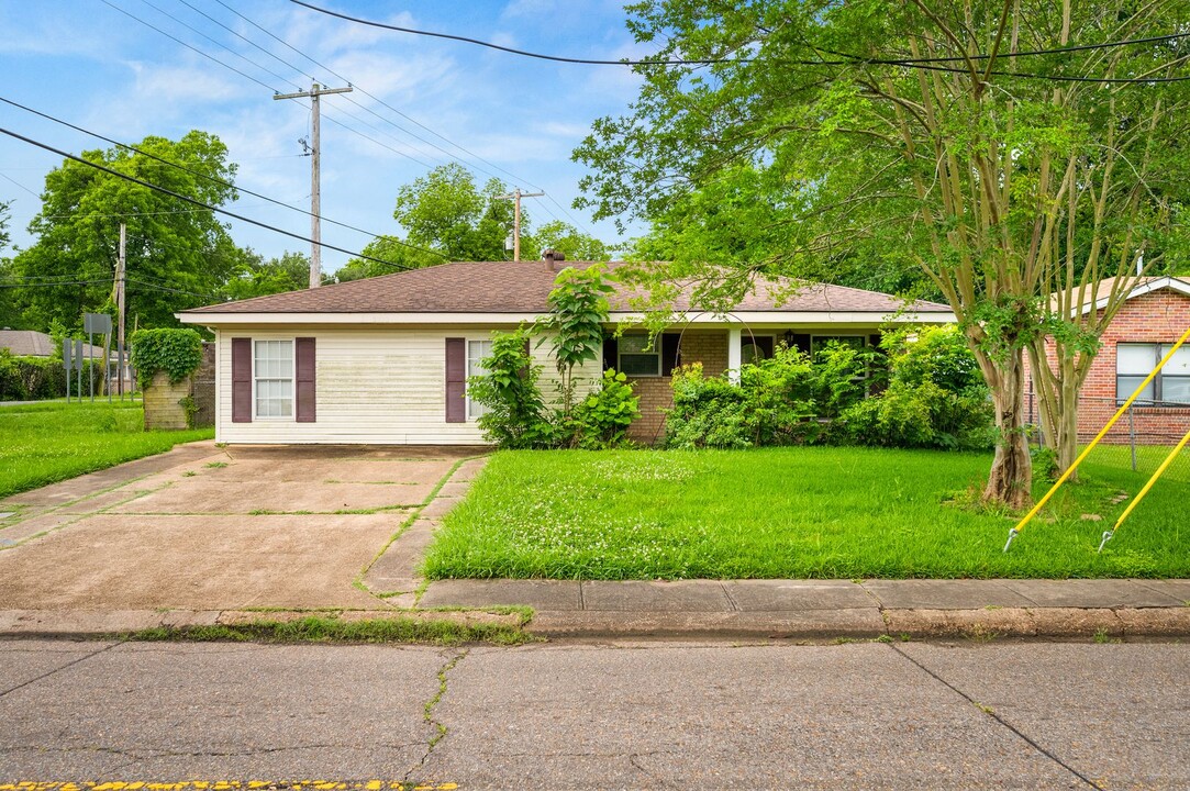 2020 Clover Ln in Alexandria, LA - Foto de edificio