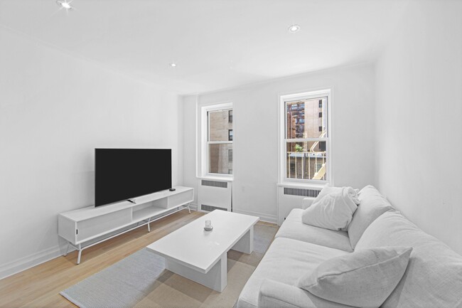 210-218 W 19th St in New York, NY - Building Photo - Building Photo