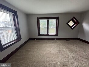 44 E Walnut St in Sellersville, PA - Building Photo - Building Photo
