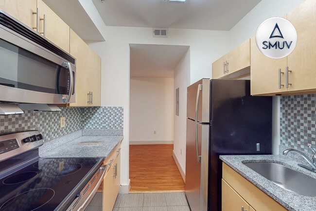 12 E Chase St in Baltimore, MD - Building Photo - Building Photo