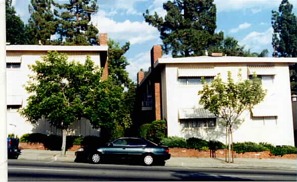 2500-2512 Lake Ave in Altadena, CA - Foto de edificio