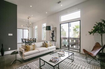 325 E 2nd St in Houston, TX - Building Photo - Building Photo