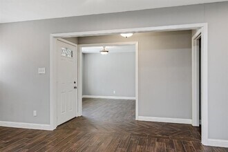 1719 Longhorn Dr in Houston, TX - Building Photo - Building Photo
