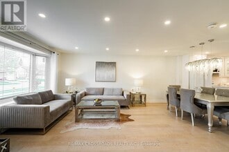 176 William Roe Blvd in Newmarket, ON - Building Photo - Building Photo