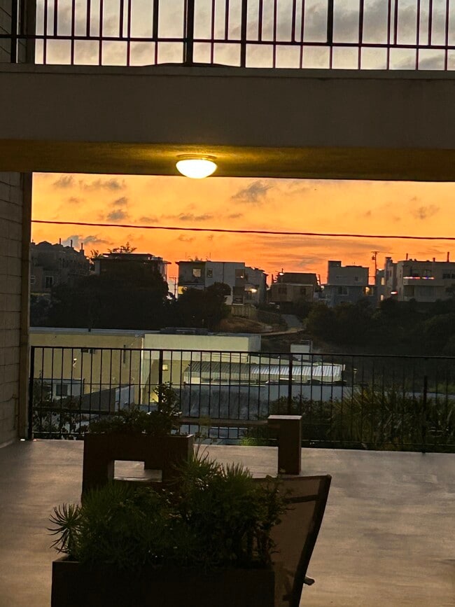 property at 1600 Ardmore Ave