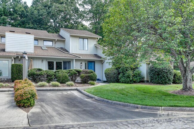108 Cloverleaf Ln in Asheville, NC - Building Photo - Building Photo