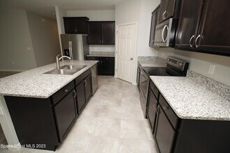 880 Old Country Rd S E in Palm Bay, FL - Building Photo - Building Photo