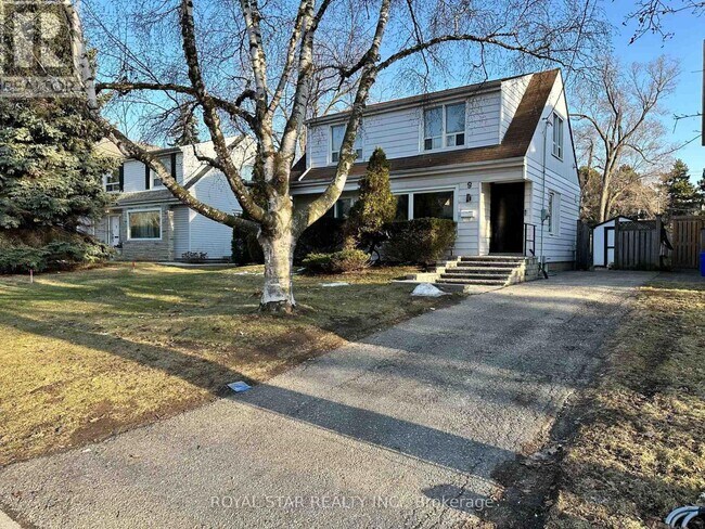 9 Roycrest Ave in Toronto, ON - Building Photo - Building Photo