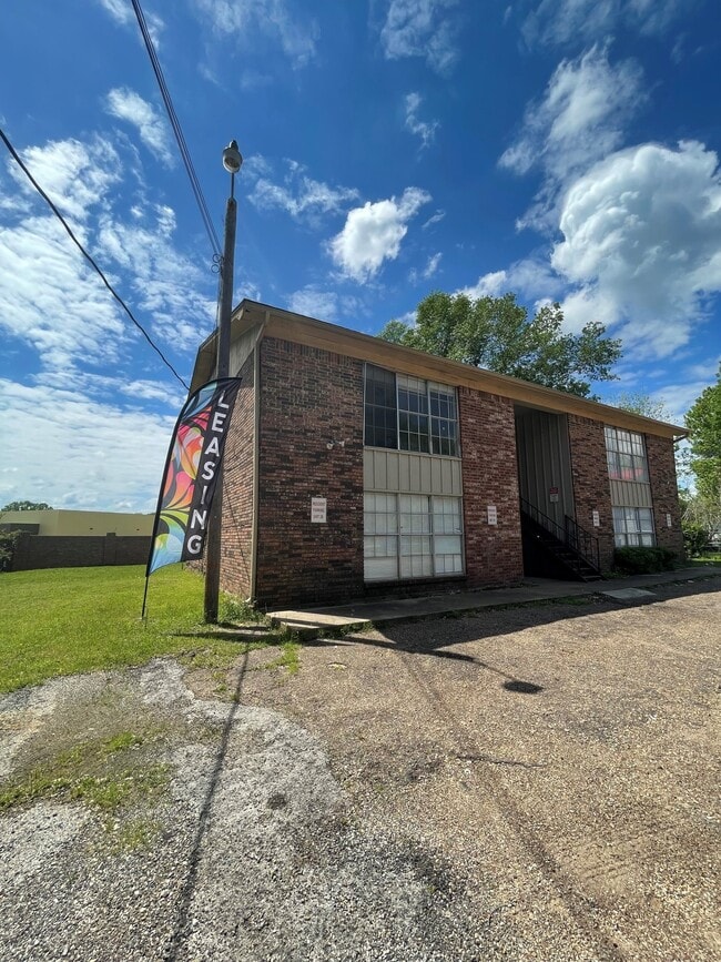 307 Canada St