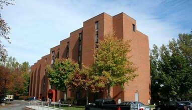 Peppertree Heights in Amherst, NY - Foto de edificio - Building Photo