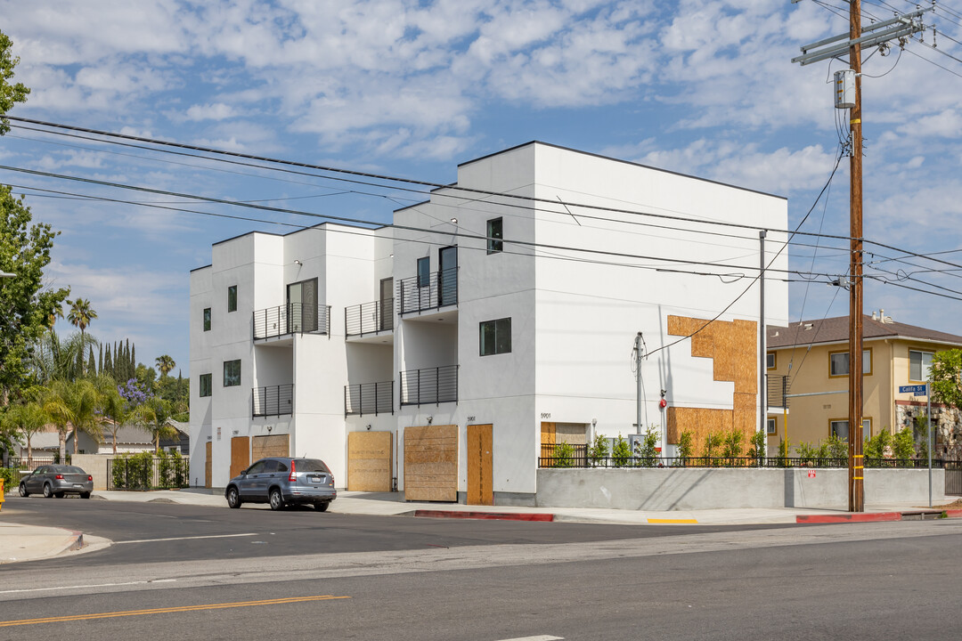 5901 N Whitsett Ave in North Hollywood, CA - Building Photo