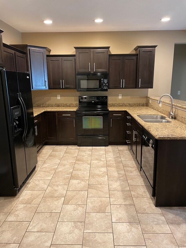 7438 S Louise Ave in Sioux Falls, SD - Building Photo - Building Photo