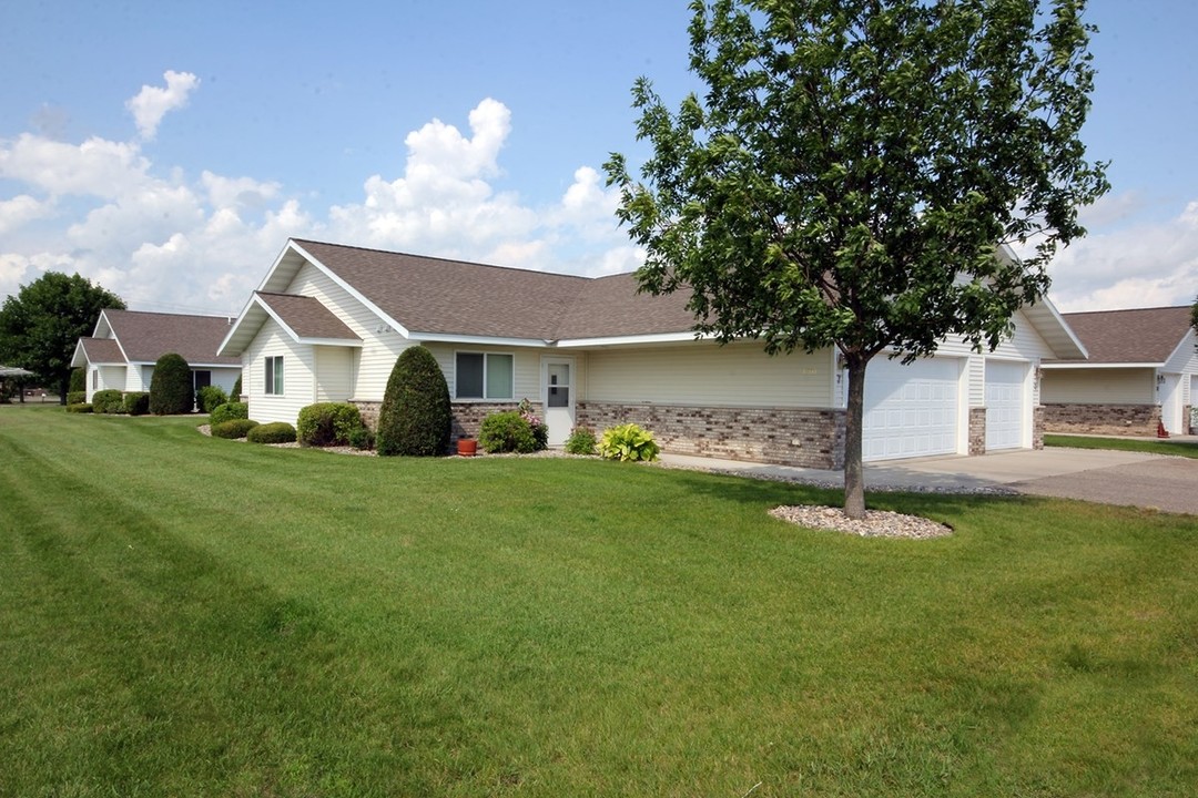 Blue Eagle Townhomes in Barnesville, MN - Building Photo