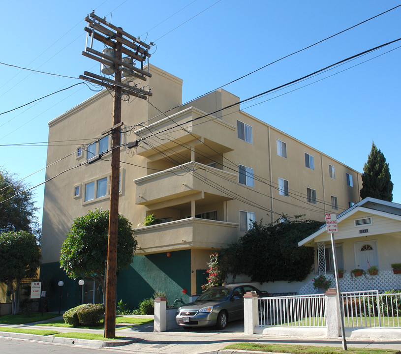 5541 Fulcher Ave in North Hollywood, CA - Building Photo