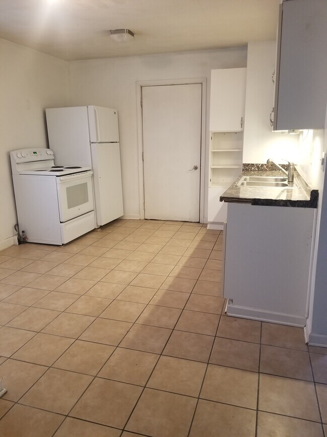 9012 S Military Rd in Niagara Falls, NY - Building Photo - Building Photo