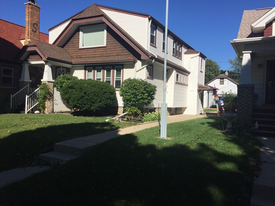 4252 1st St in Milwaukee, WI - Building Photo