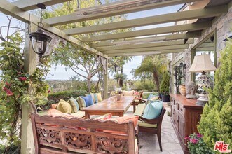6766 Portshead Rd in Malibu, CA - Building Photo - Building Photo